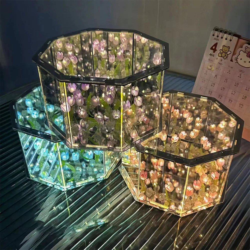 Infinity mirror tulip cube lamp
